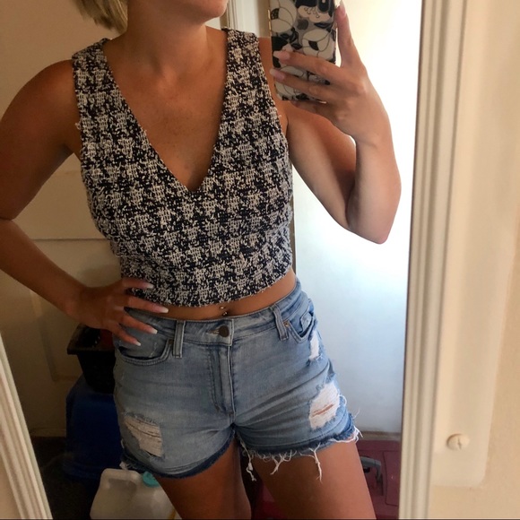 Paper Crown Crop Top - Picture 2 of 5